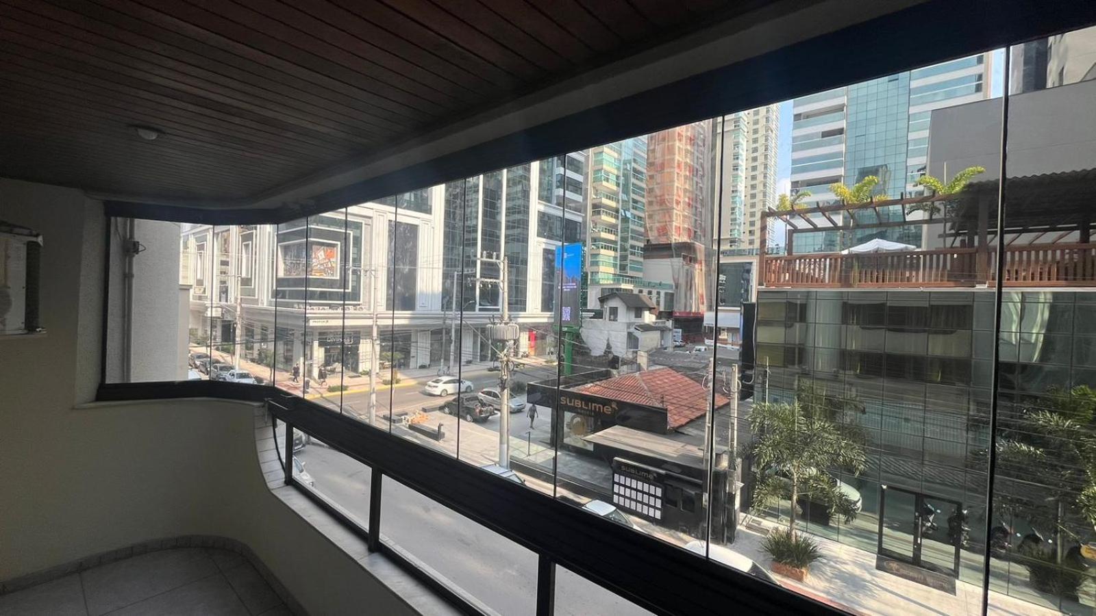 Apartamento Na Melhor Localizacao Da Meia Praia Itapema Esterno foto